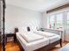 Schlafzimmer mit Doppelbett