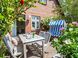 Die Terrasse mit Strandkorb in der Saison