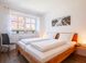 Schlafzimmer mit Doppelbett