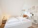 Schlafzimmer mit Doppelbett